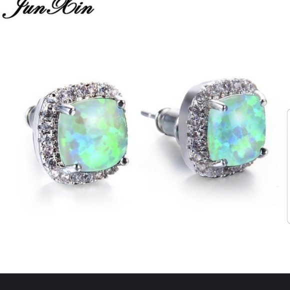 Jewelry - 🌋🌋HOST PICK🌋🌋 Light Green GenuineOpal Cushion Cut Earrings in SILVER plating